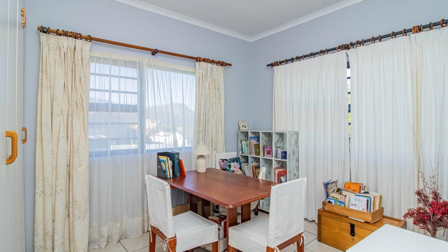 4 Bedroom Property for Sale in De Kelders Western Cape